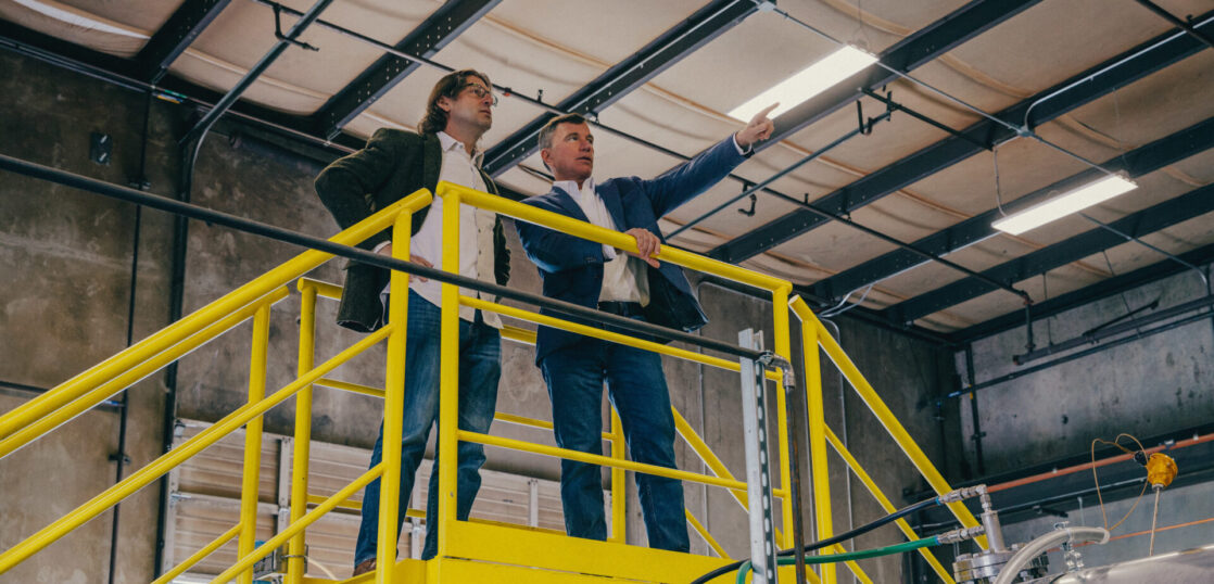 Group14の製造工場の立ち上げの様子、CEOとCTO